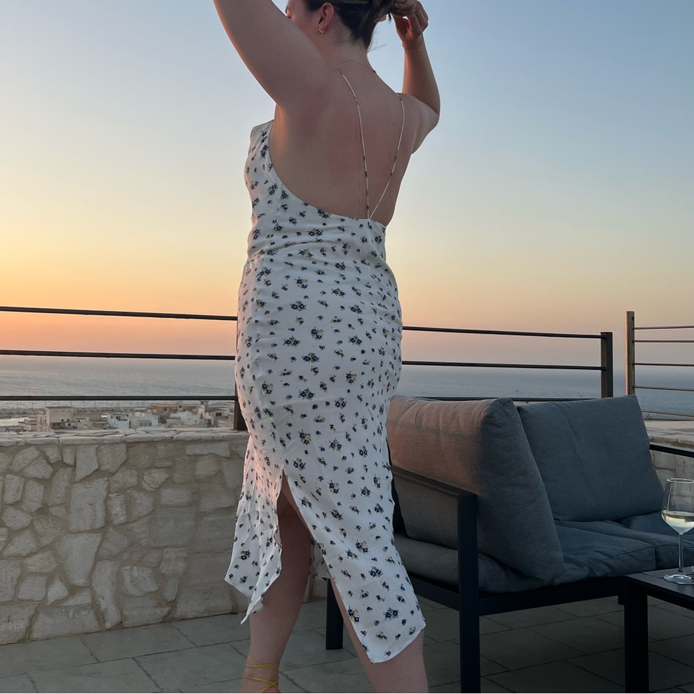 SAMSOE & SAMSOE
White Floral-motif Midi Dress